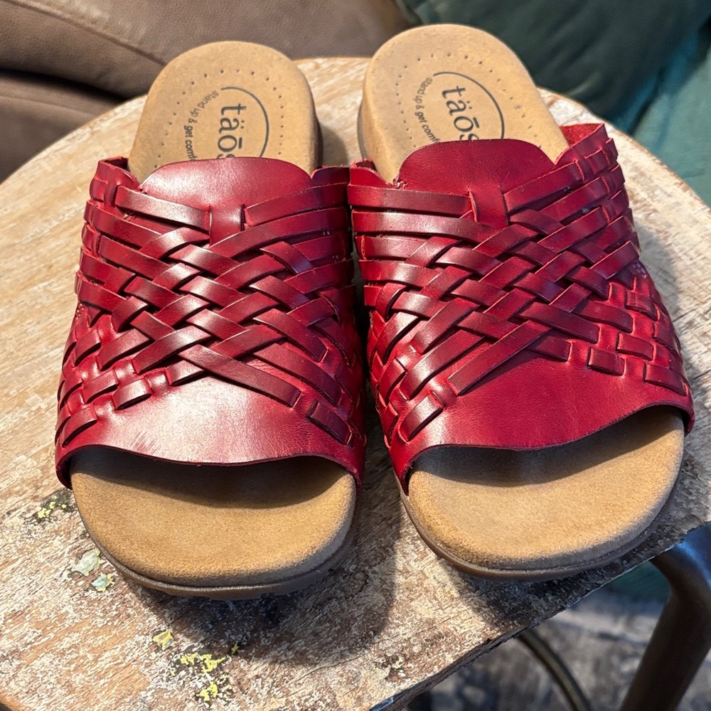 Taos Footwear Red Woven Mules
